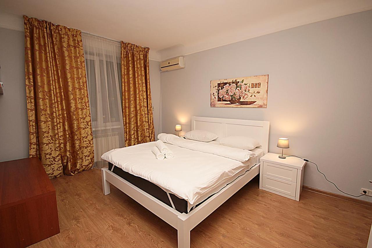 Inn Home Apartments - Pechersk Area เคียฟ ภายนอก รูปภาพ